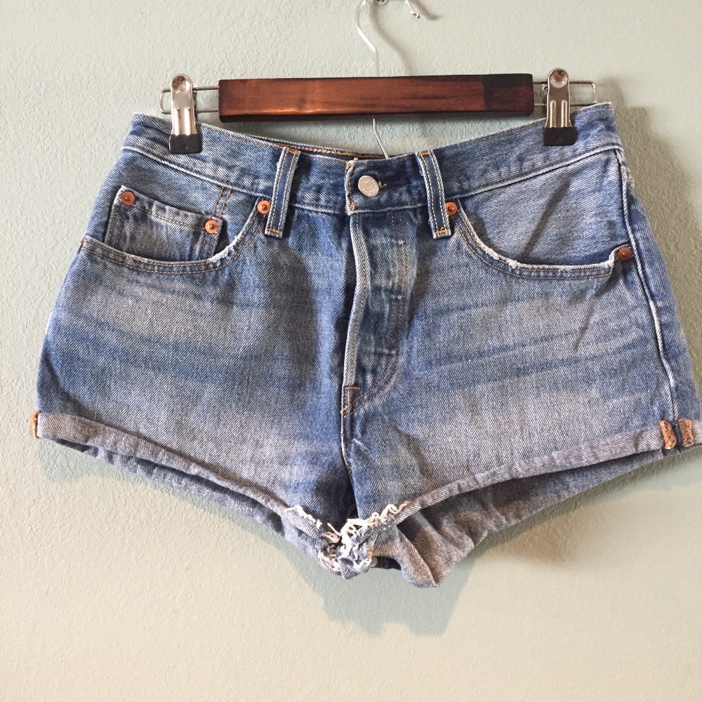 Levi’s 501 Mid-Rise Denim Shorts Sz 26